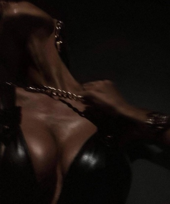 Аппетитная и игривая, я готова принять тебя в своей уютной обитель. Без комплексов и ограничений, всегда рада новым знакомствам. Звони мне и мы окунемся в мир наслаждений вдвоем. 15644, 25 лет