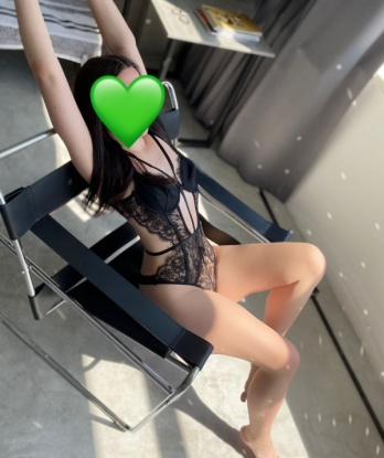 В моих объятиях ты найдешь все, чего так долго ждал. Мои услуги обширны и охватывают все твои желания и фантазии. Я умею создавать незабываемую атмосферу и обеспечить полное удовлетворение. Фото и отзывы настоящие, без фотошопа. Разнообразие возможностей, которые я могу предложить, не оставят тебя равнодушным 😏💦 Не трать время, приезжай ко мне в гости и получи незабываемые моменты наслаждения. Жду тебя в Москве! 5925, 20 лет